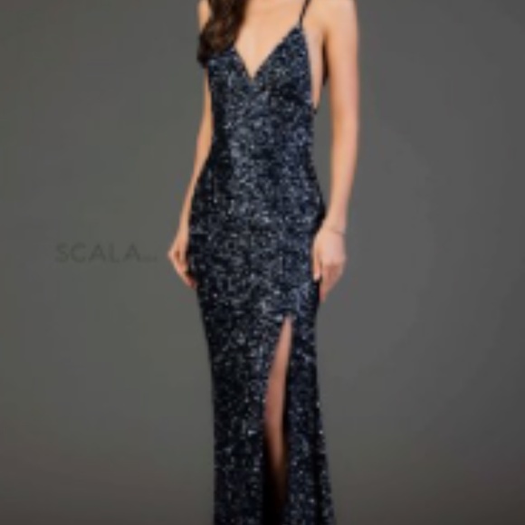 Scala Long Dress - Picture 4 of 11
